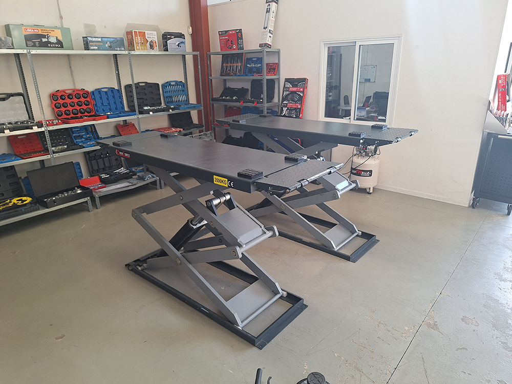 Sollevatore a forbice Everforce EVF3.5 Sblocco di sicurezza pneumatico. 3850€ compreso iva e spedizione