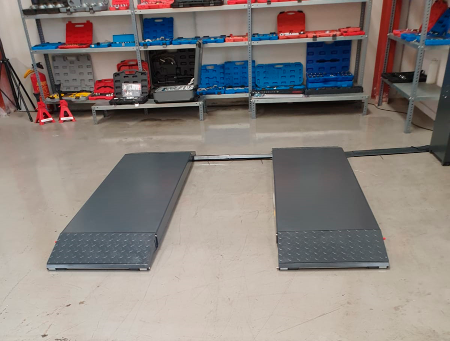 Sollevatore a forbice Everforce EVF3.5 Sblocco di sicurezza pneumatico. 3850€ compreso iva e spedizione