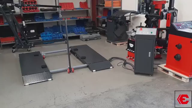 Sollevatore a forbice elettroidraulico, portata 3000 kg. 2290€ compreso iva e spedizioni